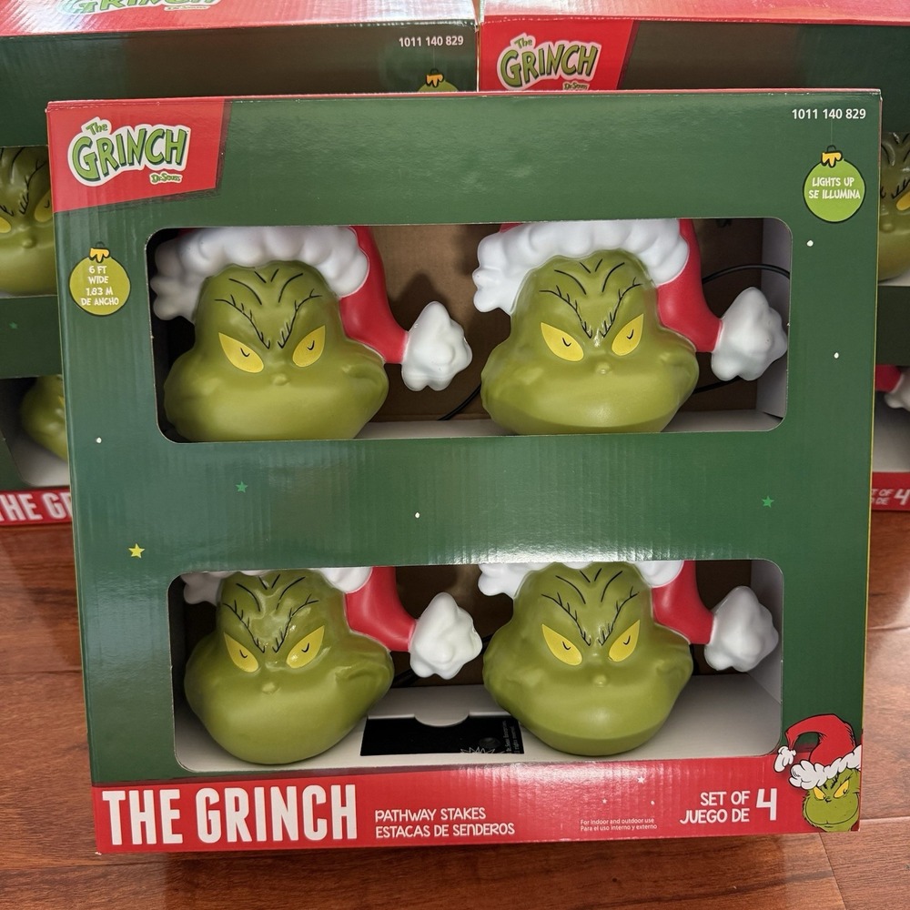 The Grinch Pathway Stakes 4 Count With Santa Hat LED Lights w/ Grinch Faces New!